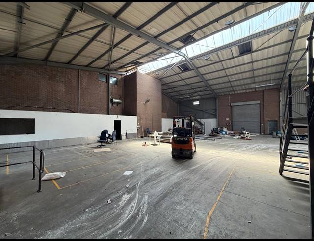 1,760M² WAREHOUSE TO LET IN KYALAMI